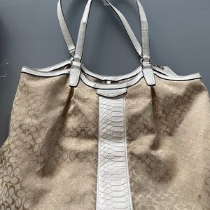 Coach shoulder purse  cream authentic